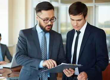 Provides expertise on legal matters and compliance. - 世界杯赛事fengfeng